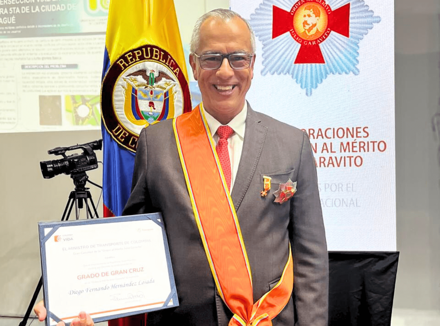 Diego Hernández Losada, rector de la UAO, recibió la Orden al Mérito ...